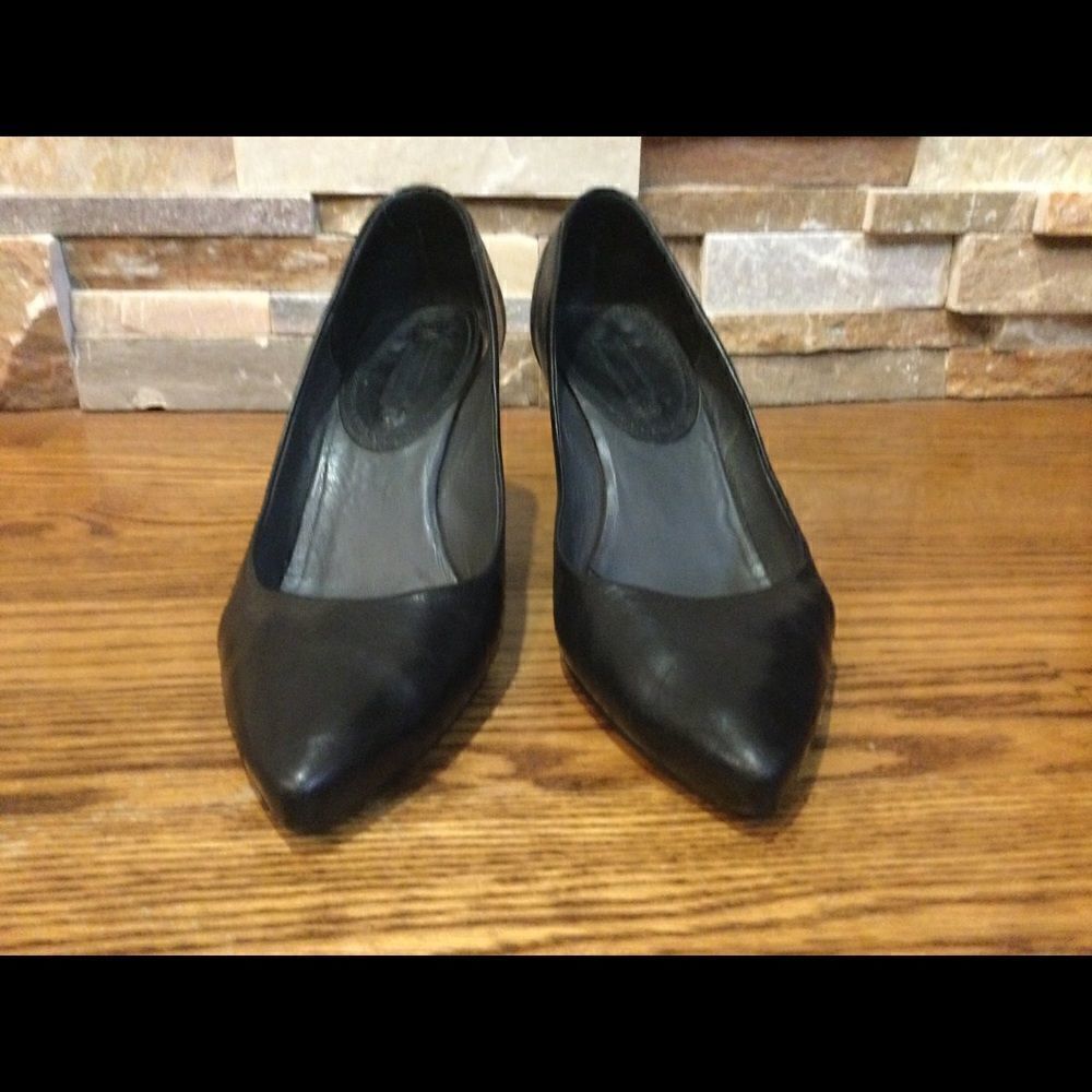 CELINE Black shoes with a small metal heel